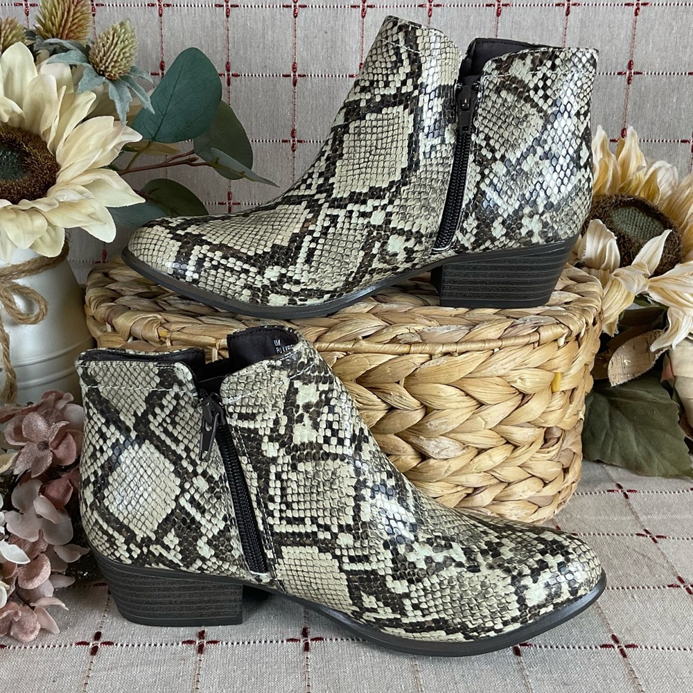 UnionBay “Tabby” Snakeskin Embossed Faux Leather Ankle Boots Sz 6 union bay new - Picture 2 of 5